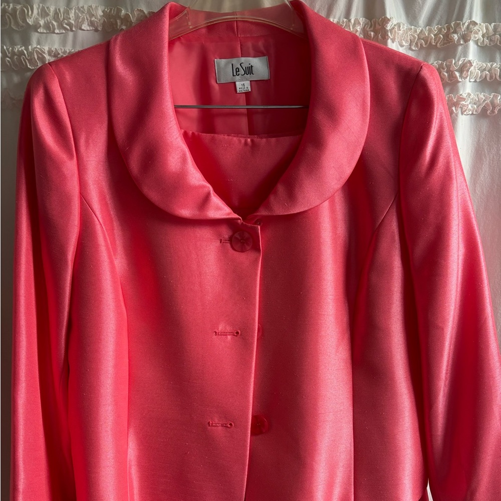 NWT Le Suit (2) piece suit, size 16.  Coral.
